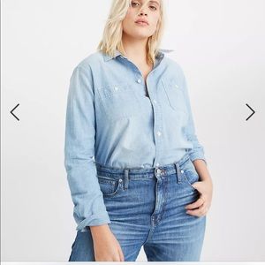 Madewell Chambray Classic Ex-Boyfriend Shirt in Evie Wash